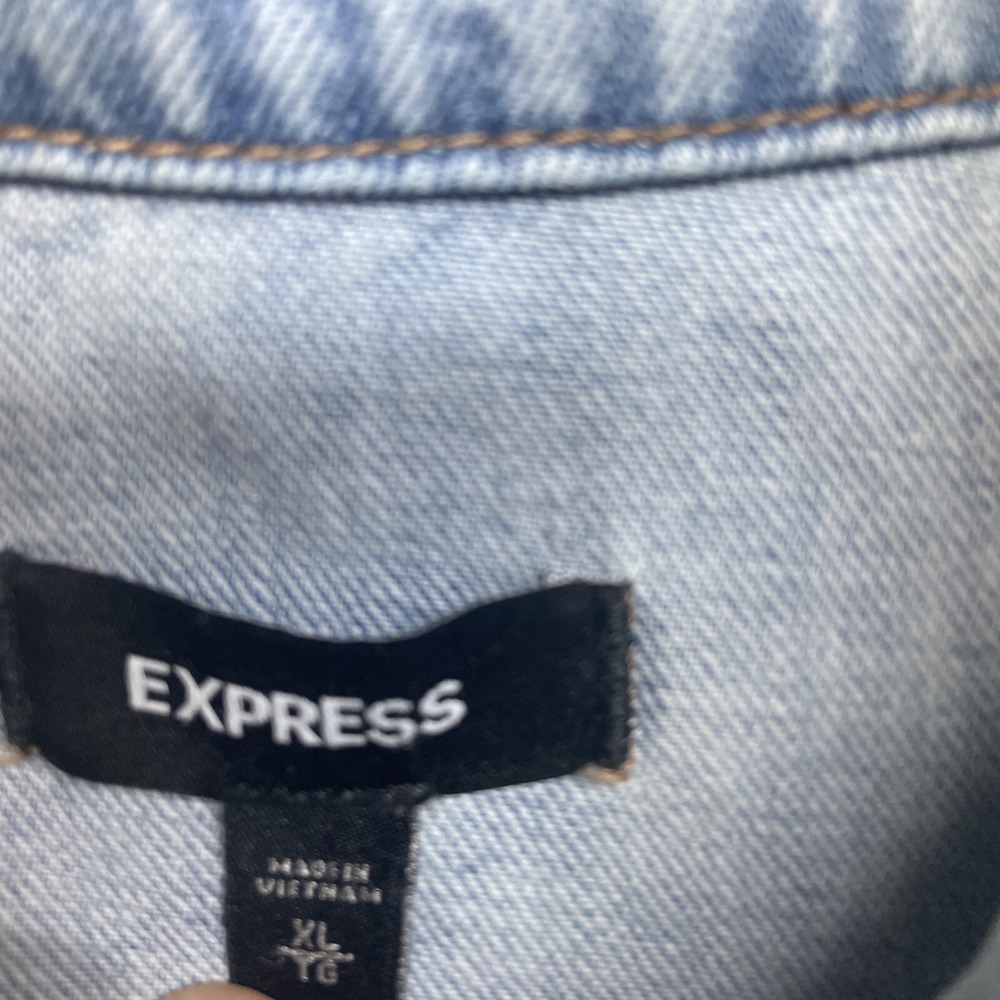 Express Jeans Jacket Women's XL Blue Denim Long Sleeve Button Jacket Cropped - Picture 2 of 8